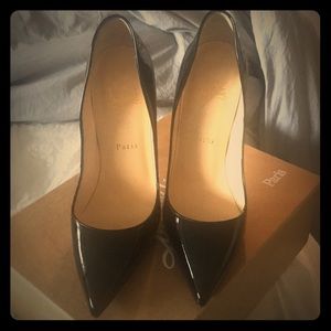 Louboutin’s. So Kate 120 cm black. Size 39.5